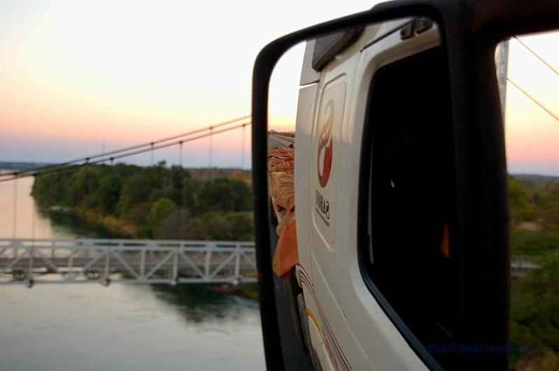 Zambia pictures (23).JPG - At Chirundu passing Zambezi river.